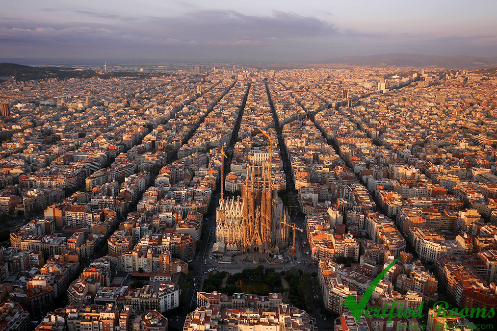 Best Area to Stay in Barcelona - Eixample Sagrada Familia